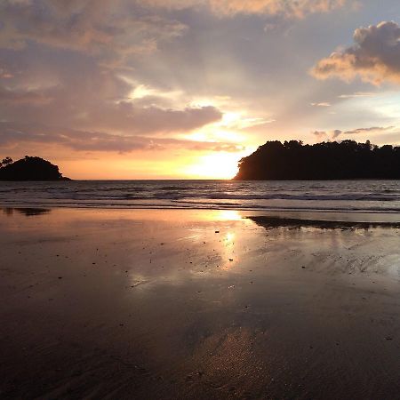 Tawan Bar And Bungalow Hotel Ko Phra Thong ภายนอก รูปภาพ