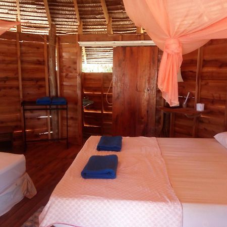 Tawan Bar And Bungalow Hotel Ko Phra Thong ภายนอก รูปภาพ