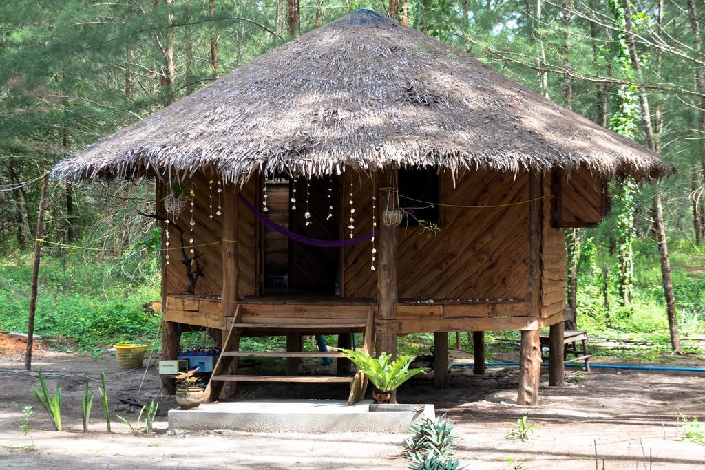 Tawan Bar And Bungalow Hotel Ko Phra Thong ภายนอก รูปภาพ