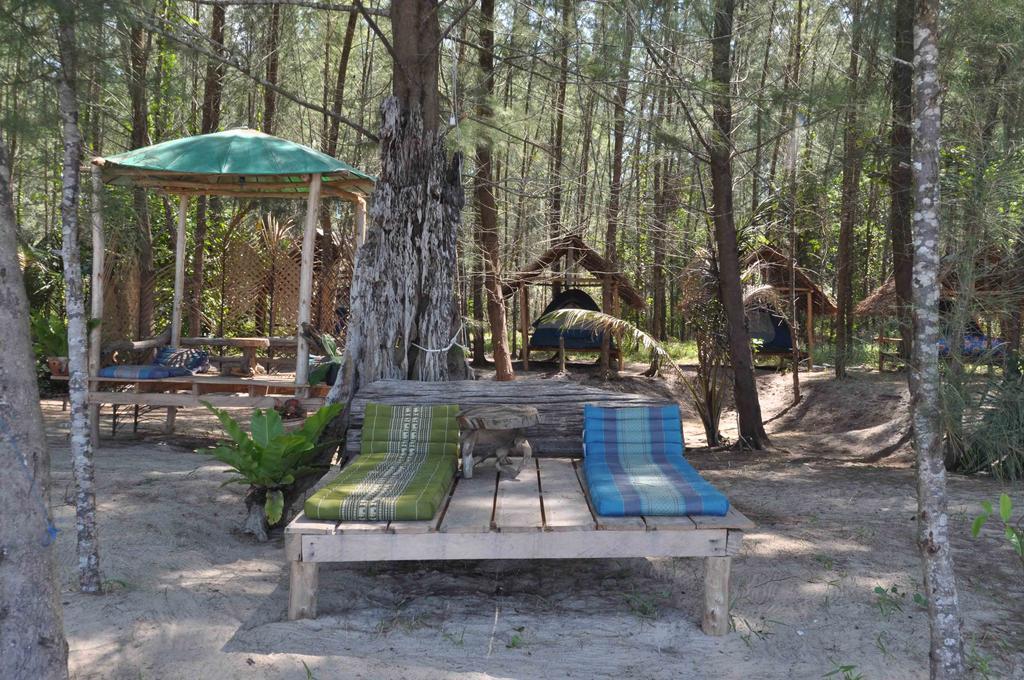 Tawan Bar And Bungalow Hotel Ko Phra Thong ภายนอก รูปภาพ