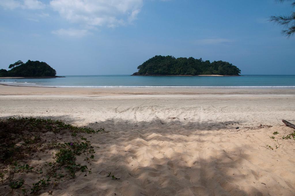 Tawan Bar And Bungalow Hotel Ko Phra Thong ภายนอก รูปภาพ