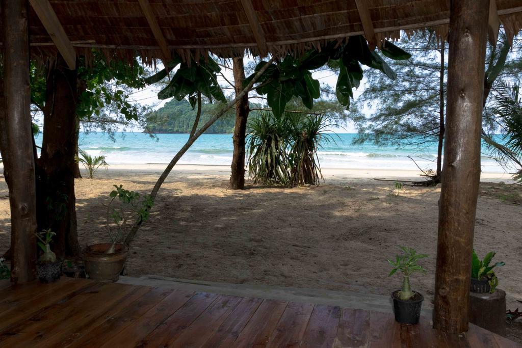 Tawan Bar And Bungalow Hotel Ko Phra Thong ภายนอก รูปภาพ