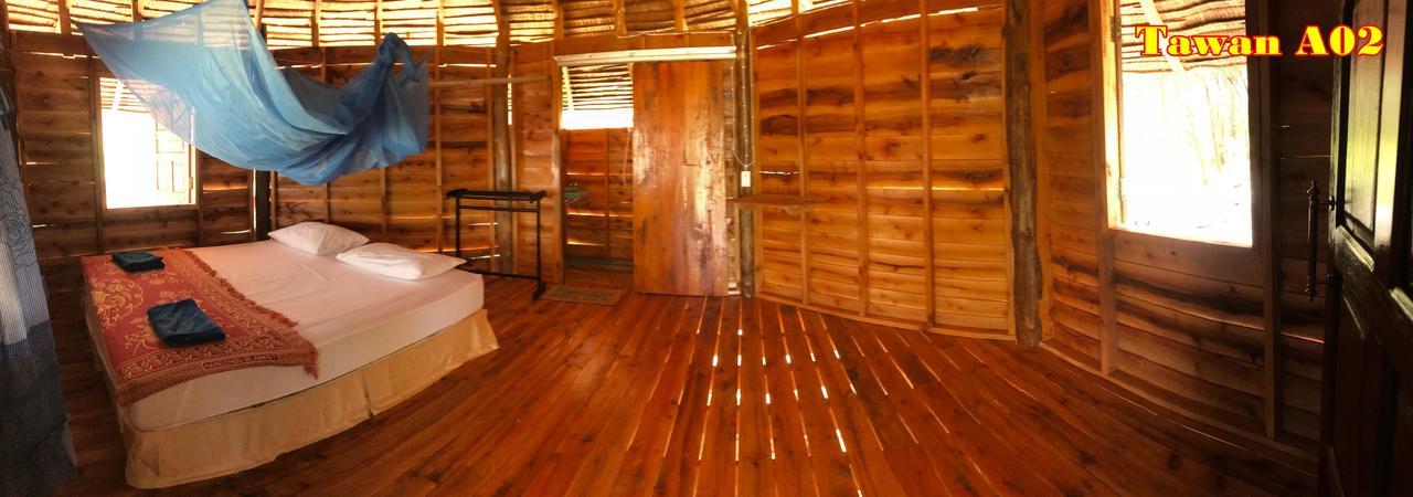 Tawan Bar And Bungalow Hotel Ko Phra Thong ภายนอก รูปภาพ