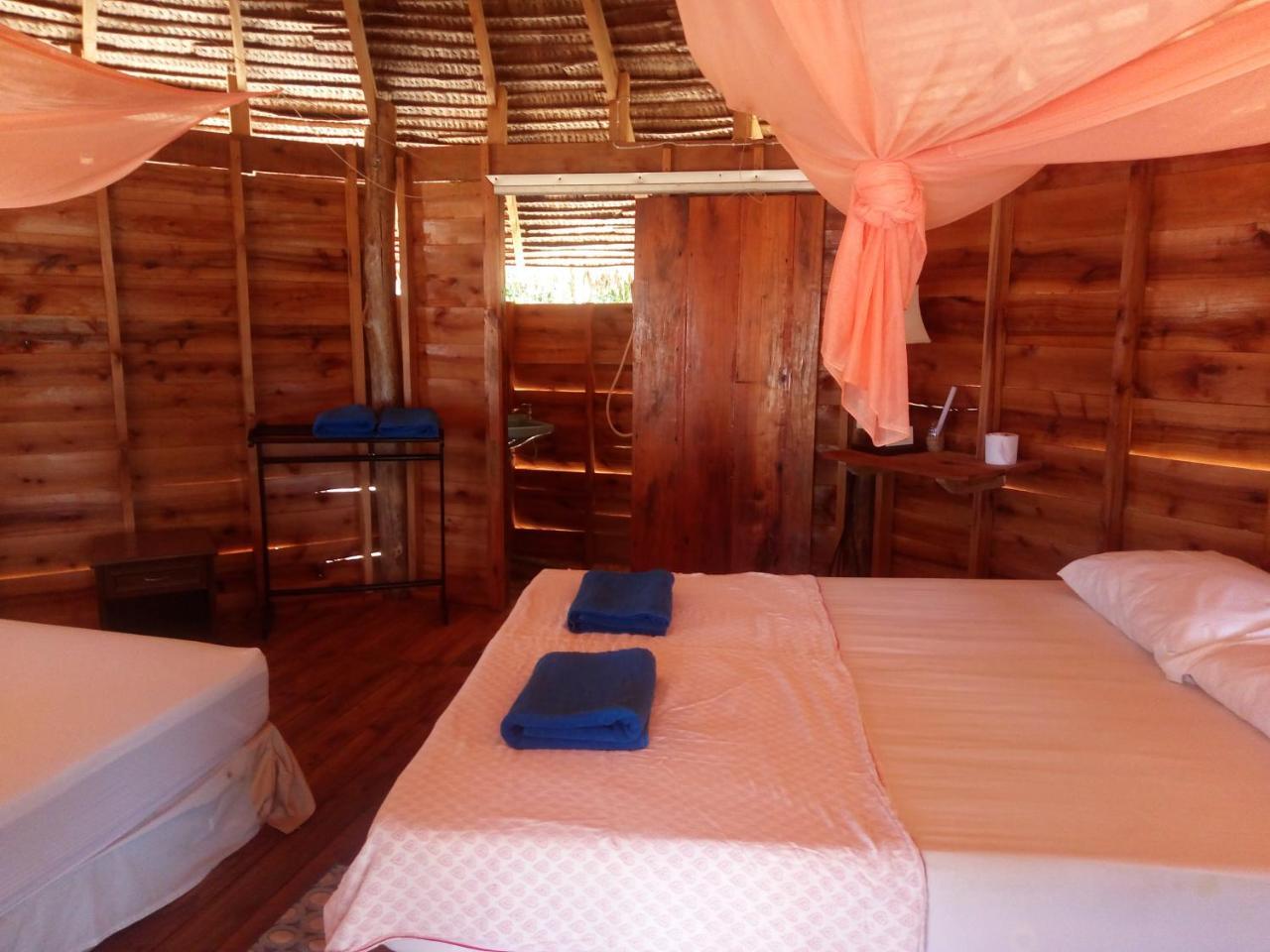 Tawan Bar And Bungalow Hotel Ko Phra Thong ภายนอก รูปภาพ